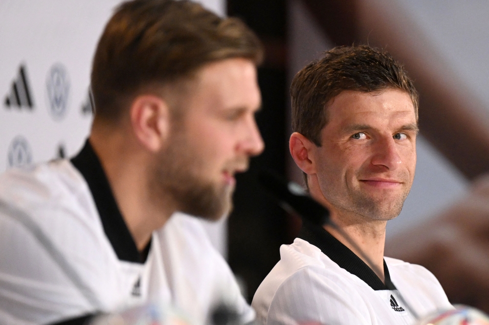 Germany's forward Thomas Mueller (R) and Germany's forward Niclas Fuellkrug (L) attend a press conference at the Al Shamal Stadium in Al Shamal, north of Doha on November 29, 2022, during the Qatar 2022 World Cup football tournament. (Photo by INA FASSBENDER / AFP)