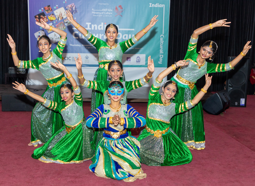 Children perform during Indian community day event. 