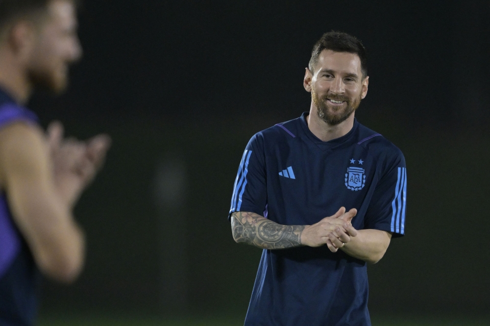 Argentina's forward Lionel Messi takes part in a training session at the Qatar University in Doha on November 29, 2022, on the eve of the Qatar 2022 World Cup football match between Poland and Argentina. (Photo by JUAN MABROMATA / AFP)