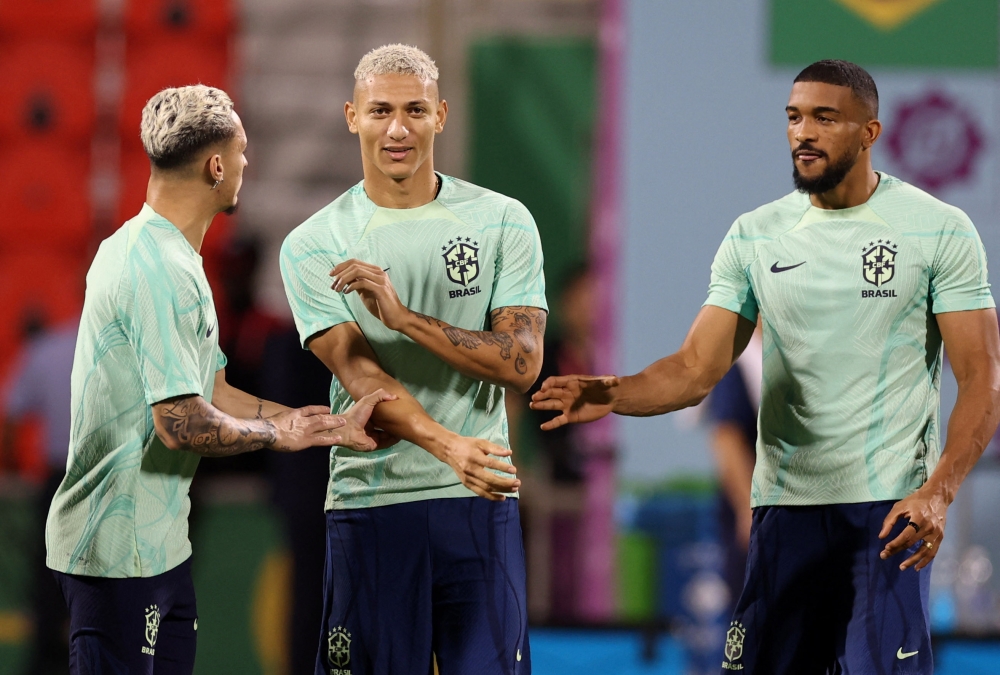 Brazil's Richarlison, Antony and Bremer during training at the Al Arabi SC Stadium, Doha, Qatar, on December 1, 2022.  REUTERS/Amanda Perobelli