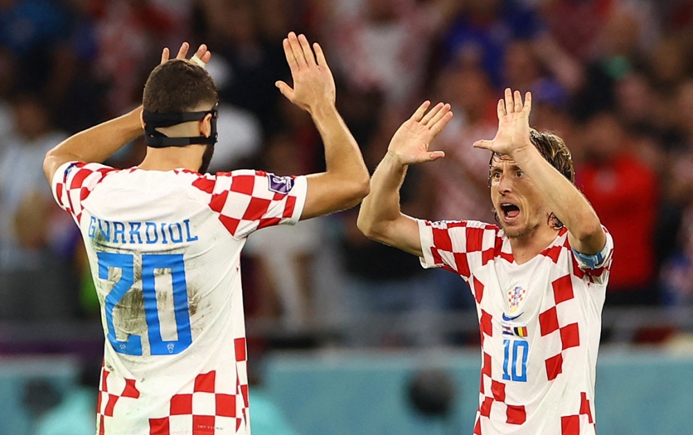 Croatia's Josko Gvardiol and Luka Modric celebrate after the match as Croatia qualify for the knockout stages of FIFA World Cup Qatar 2022 at the Ahmad Bin Ali Stadium, Al Rayyan, Qatar, on December 1, 2022.  REUTERS/Bernadett Szabo