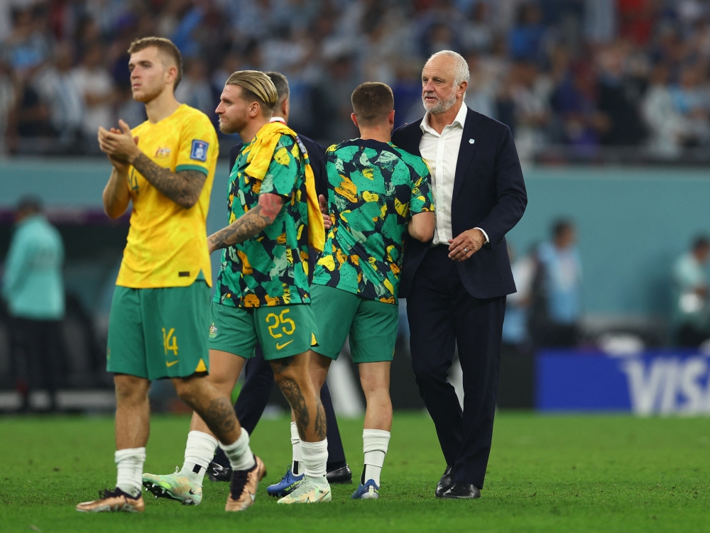 December 3, 2022 Australia coach Graham Arnold with Cameron Devlin, Jason Cummings and Riley McGree after the match as Australia are eliminated from the World Cup REUTERS/Molly Darlington