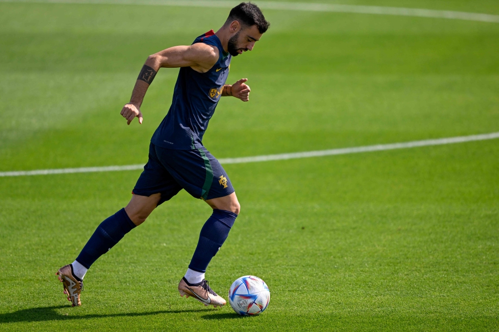 Portugal's midfielder Bruno Fernandes takes part in a training session at Shahaniya Sports Club of Al Samriya Autograph Collection Hotel in Al Samriya, northwest of Doha on December 3, 2022 during the Qatar 2022 World Cup football tournament. (Photo by PATRICIA DE MELO MOREIRA / AFP)