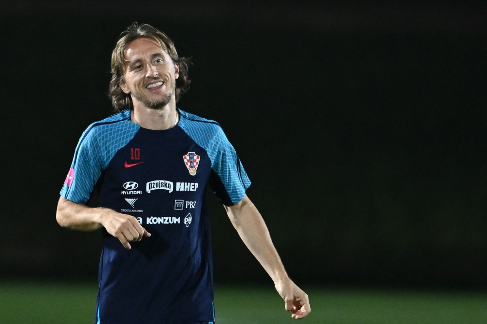 Croatia's midfielder Luka Modric takes part in a training session with teammates at the team's Al Erssal training camp in Doha on December 3, 2022, during the Qatar 2022 World Cup football tournament. (Photo by OZAN KOSE / AFP)