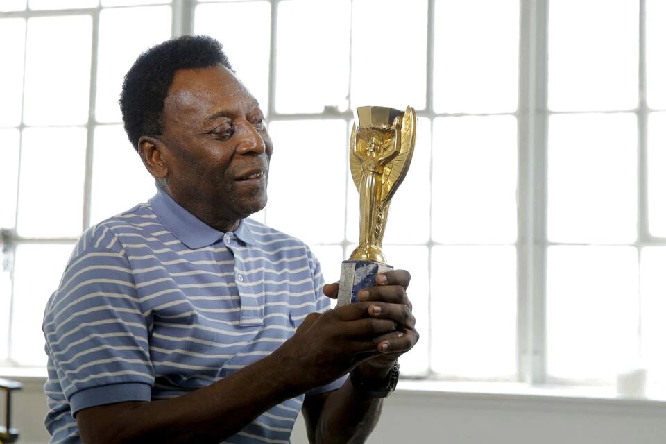 Legendary Brazilian soccer player Pele poses for a portrait with his 1958 World Cup trophy during an interview in New York, US, on April 26, 2016. File Photo / Reuters