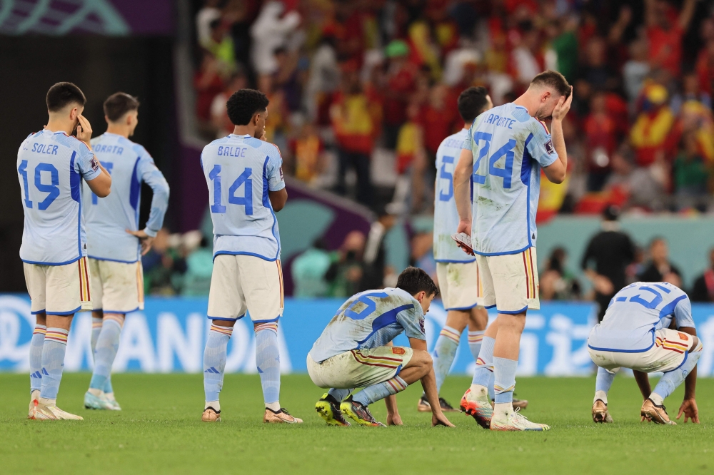 Spain's players react during the penalty shoot-out during the Qatar 2022 World Cup round of 16 football match between Morocco and Spain at the Education City Stadium in Al-Rayyan, west of Doha on December 6, 2022. (Photo by KARIM JAAFAR / AFP)