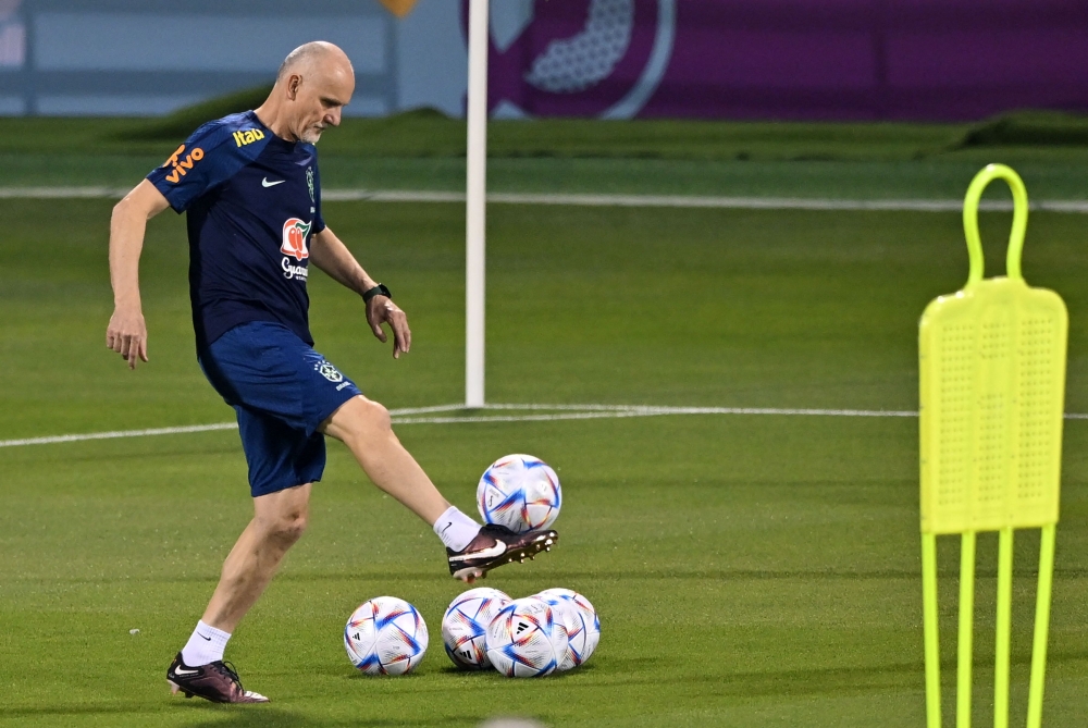 Brazil's goalkeeping coach Claudio Taffarel during a training session at the Al Arabi SC Stadium in Doha, Qatar, on November 20, 2022. (AFP/Nelson Almeida)