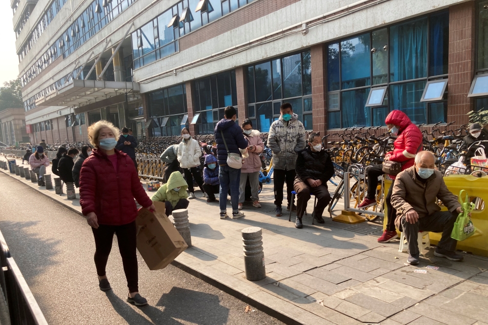 People line up at a fever clinic of a hospital, after the government gradually loosens the restrictions on the coronavirus disease (COVID-19) control, in Wuhan, Hubei province, China, on December 10, 2022. REUTERS/Martin Pollard