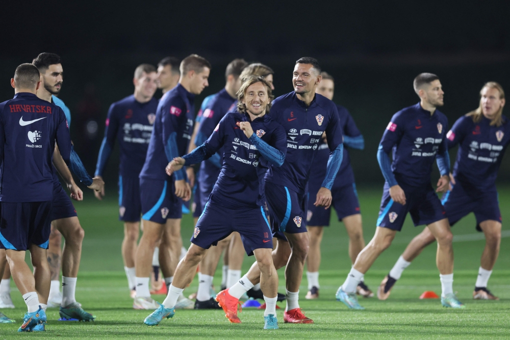 Croatia's midfielder Luka Modric (centre) takes part with his team in a training session in Doha on December 11, 2022. (Photo by JACK GUEZ / AFP)