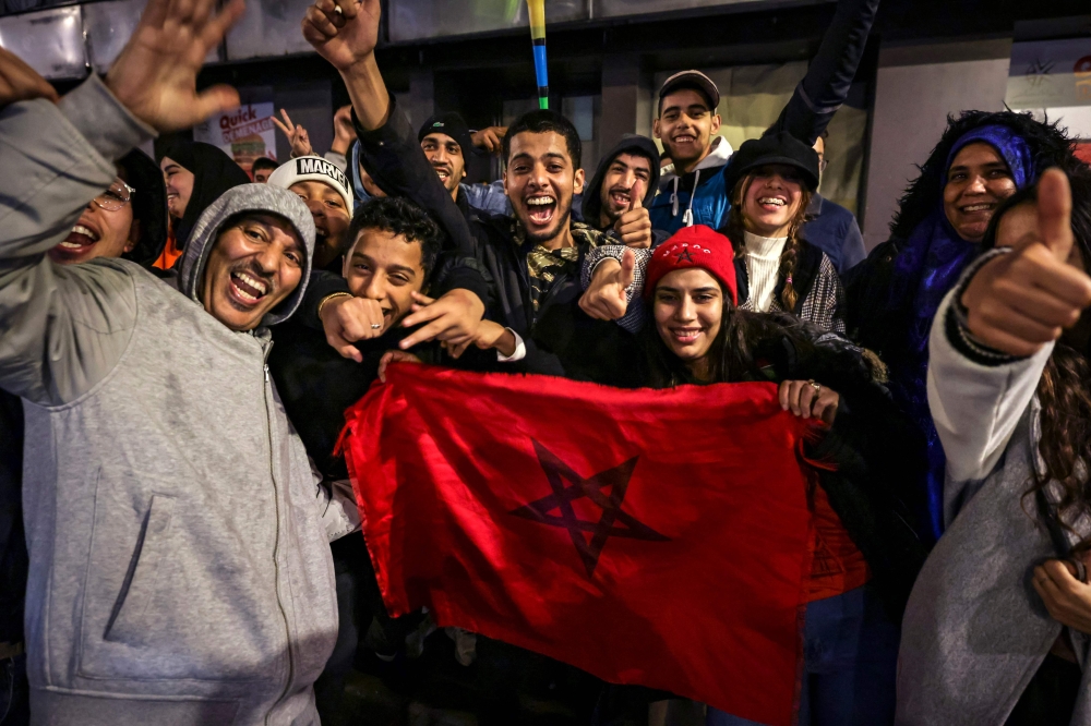 Morrocan Football fans react after the Qatar World Cup 2022 semi-final football match between Morocco and France, in the capital Rabat on December 14, 2022. (Photo by FADEL SENNA / AFP)
 