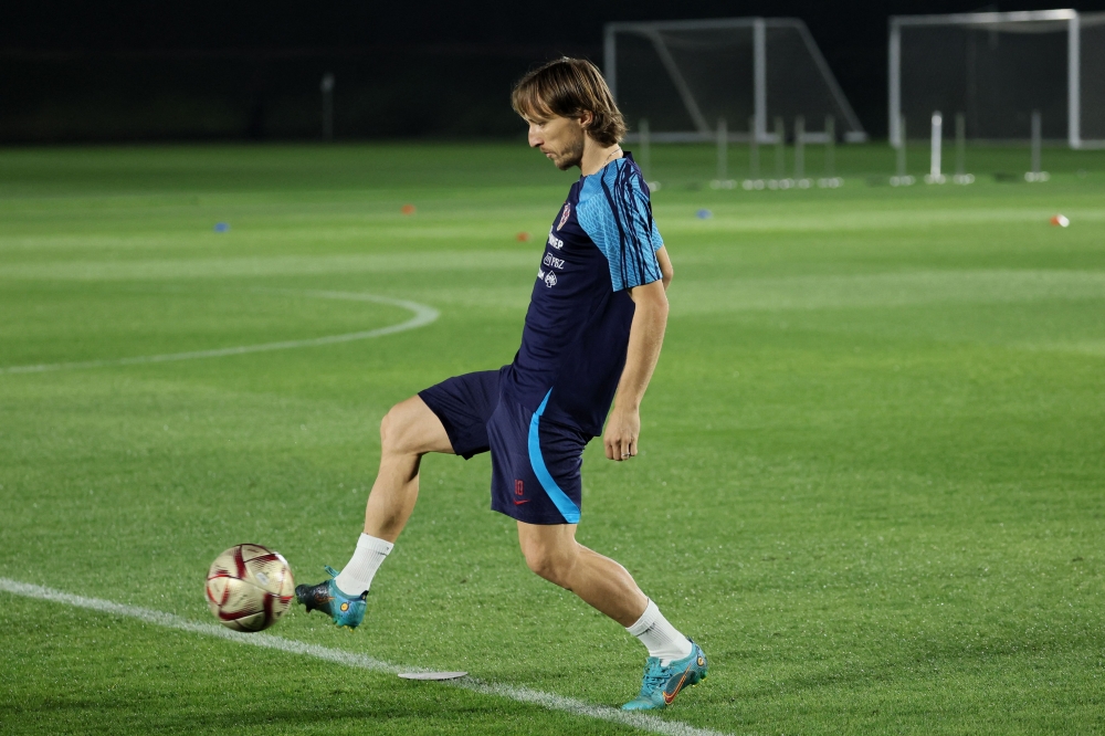 Croatia's Luka Modric takes part in a training session at Al Erssal Training Site 3 in Doha on December 15, 2022, ahead of their third place play-off match against Morocco on December 17 during the Qatar 2022 World Cup football tournament. (Photo by JACK GUEZ / AFP)