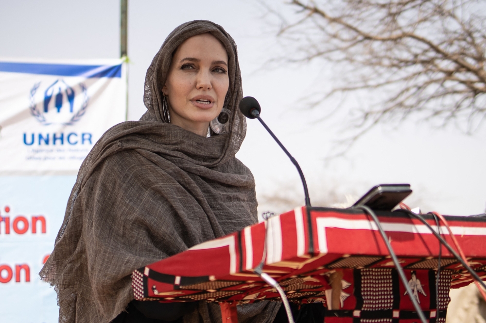 In this file photo taken on June 20, 2021, US actress Angelina Jolie, United Nations High Commissioner for Refugees (UNHCR) special envoy, gives a statement in Goudebou, a camp that welcomes more than 11,000 Malian refugees in northern Burkina Faso, on International Refugee Day. (Photo by OLYMPIA DE MAISMONT / AFP)