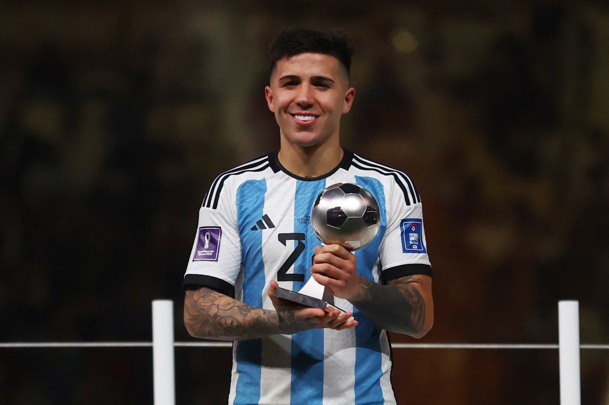 Argentina’s Enzo Fernandez poses with the Best Young Player award trophy. REUTERS