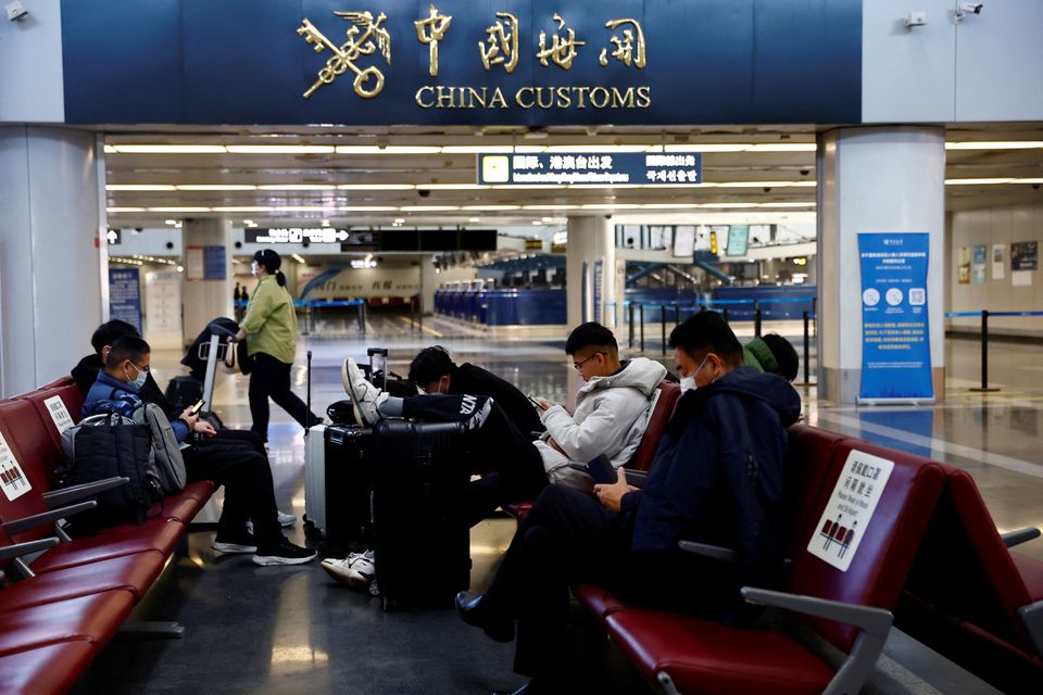 Travellers wait with their luggage at Beijing Capital International Airport, amid the coronavirus disease (COVID-19) outbreak in Beijing, China December 27, 2022. REUTERS/Tingshu Wang
