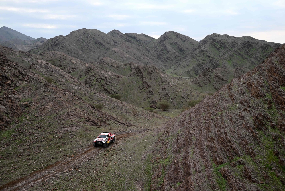 Toyota's driver Nasser Al-Attiyah of Qatar and French co-driver Mathieu Baumel compete during the second stage of the Dakar 2023 rally between Sea Camp and al-Ula in Saudi Arabia on January 2, 2023. (Photo by FRANCK FIFE / AFP)