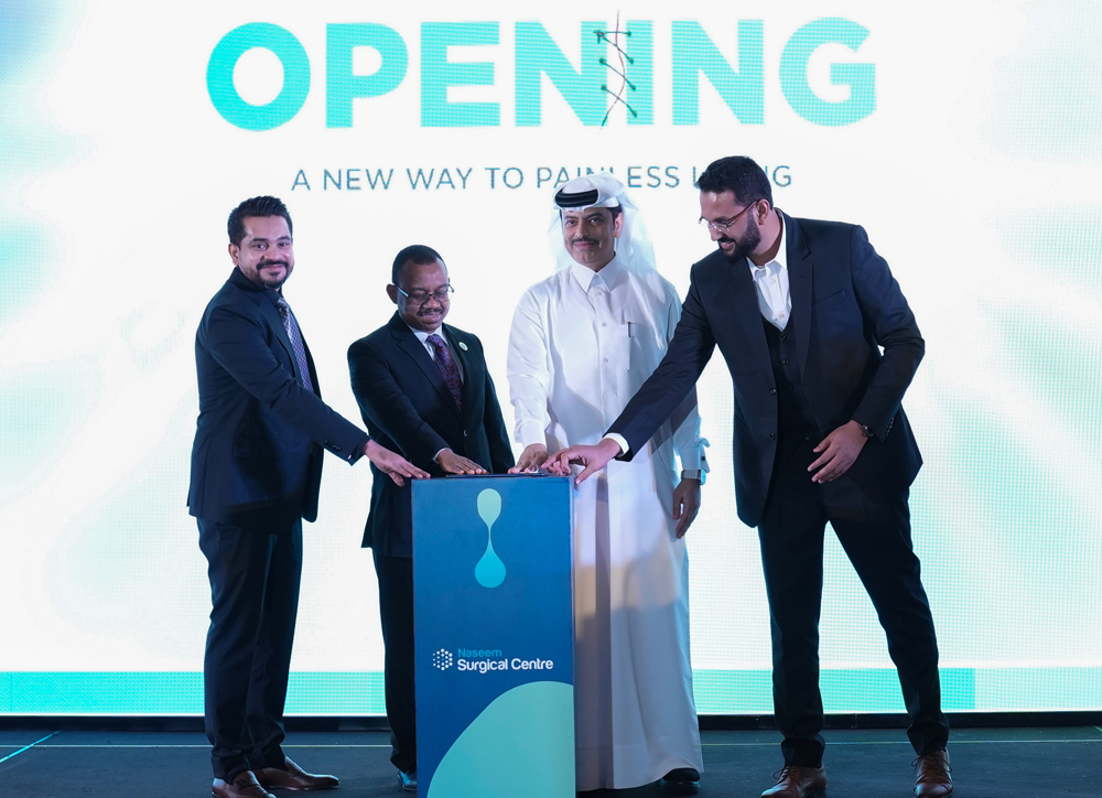 Sheikh Dr. Mohammed bin Hamad Al Thani and Dr. Maalim are flanked by Dr. Munir and Mohammad Miandad as they officially launch the Naseem Healthcare Surgical Centre.