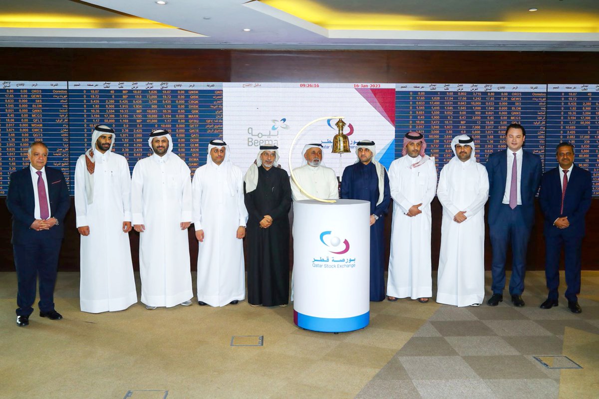 QSE Acting CEO Abdulaziz Al Emadi, Beema Vice Chairman Khalifa Turki Al Subaey and other officials of Beema and the Qatar Stock Exchange mark the first day of trading.