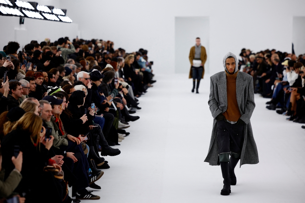 A model presents a creation by designer Matthew M. Williams as part of his Menswear ready-to-wear Fall/Winter 2023-2024 collection show for fashion house Givenchy during Men's Fashion Week in Paris, France, January 18, 2023. (REUTERS/Sarah Meyssonnier)