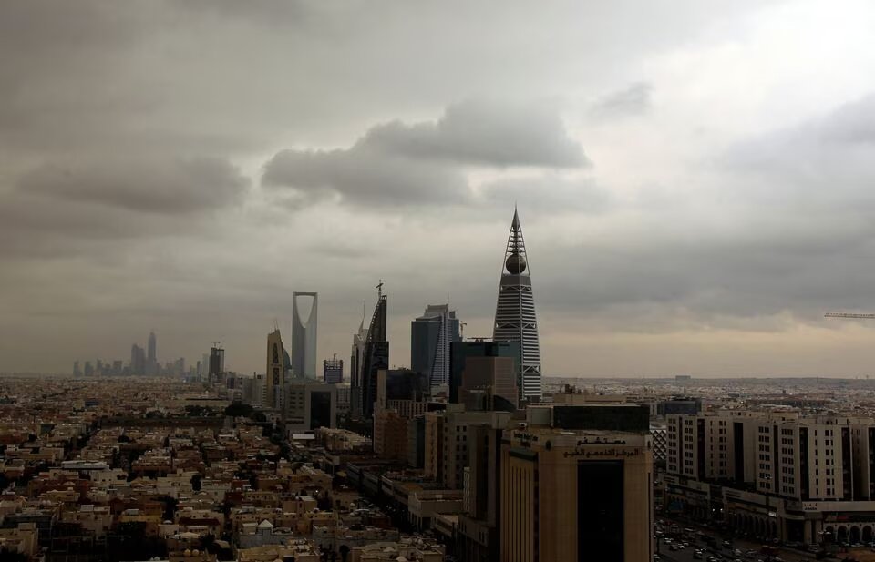 Clouds move over the Riyadh skyline on November 17, 2013.  File Photo / Reuters