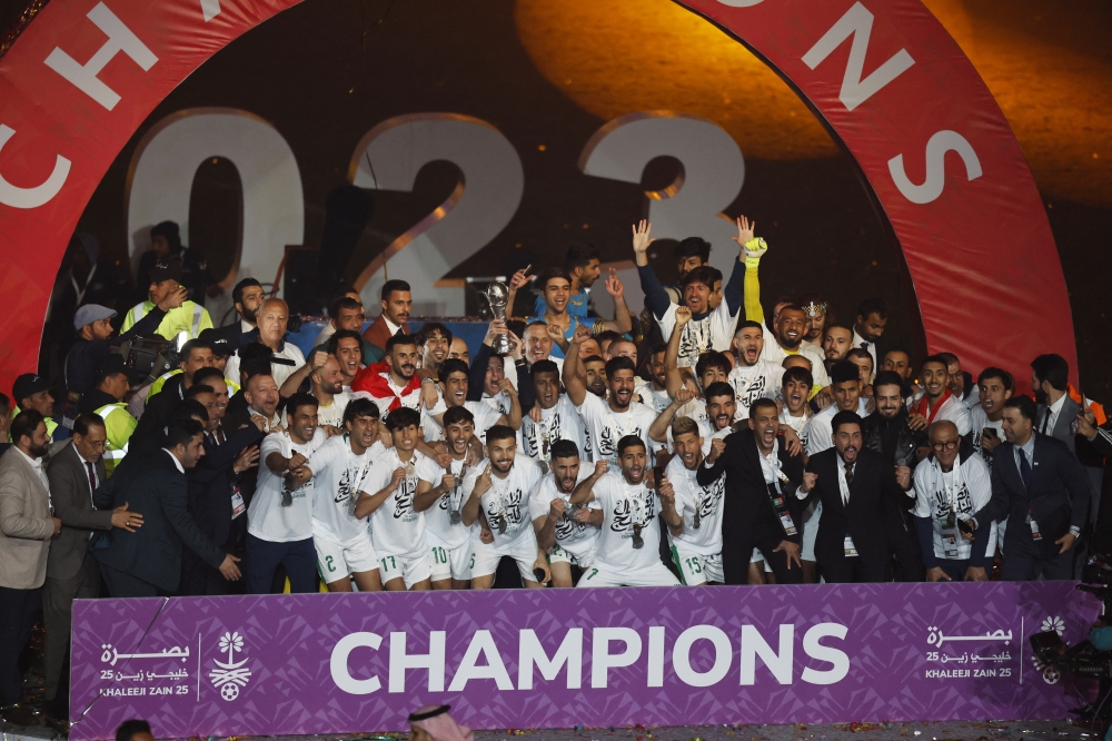 Iraq players celebrate with the trophy after winning the Arabian Gulf Cup25 final match against Oman at the Basra International Stadium, Basra, Iraq on January 19, 2023.  REUTERS/Thaier Al-Sudani