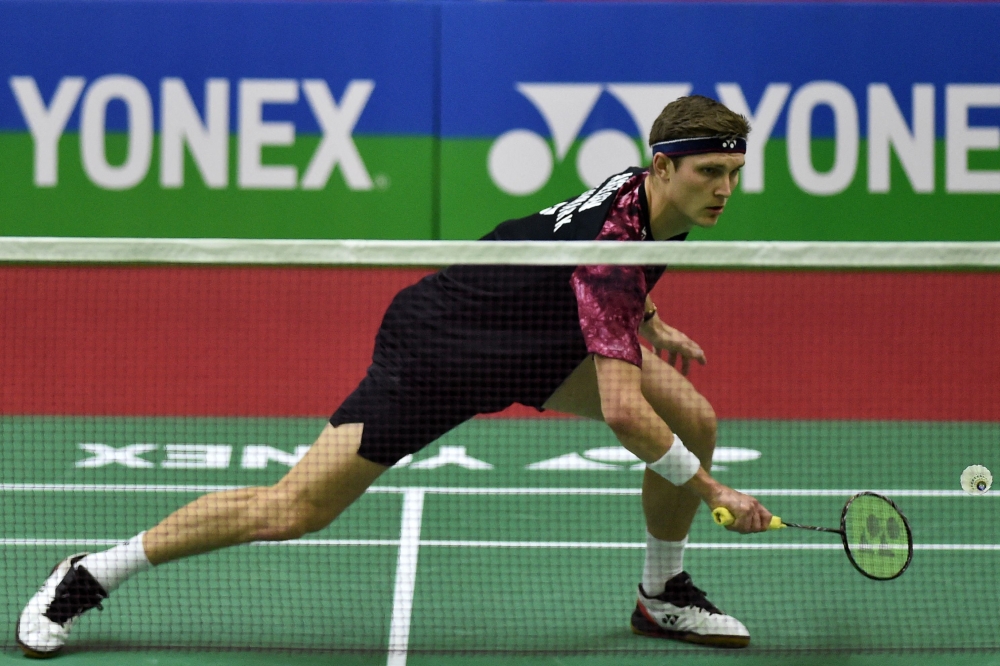 Denmark's Viktor Axelsen hits a return against Indonesia's Jonathan Christie during their men's singles semifinal badminton match of the Yonex Sunrise India Open 2023 in New Delhi on January 21, 2023. (Photo by Shashi Shekhar Kashyap / AFP)