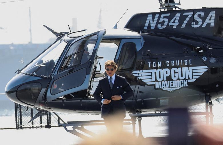 Tom Cruise arrives at the global premiere for the film Top Gun: Maverick on the USS Midway Museum in San Diego, California, May 4, 2022. REUTERS/Mario Anzuoni

