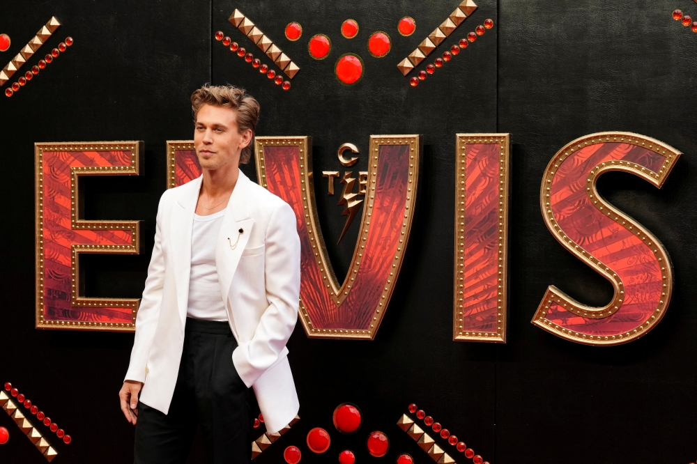 Cast member Austin Butler poses as he arrives at the London screening of 'Elvis' in London, Britain May 31, 2022. REUTERS/Maja Smiejkowska/File Photo