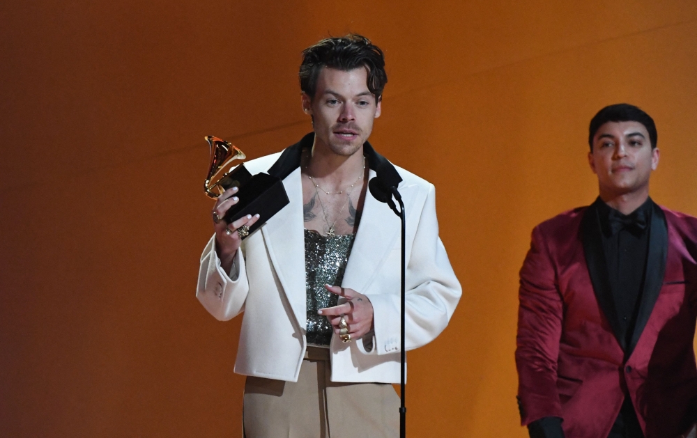 English singer-songwriter Harry Styles accepts the award for Best Pop Vocal Album during the 65th Annual Grammy Awards on February 5, 2023. (Photo by Valerie Macon / AFP)
