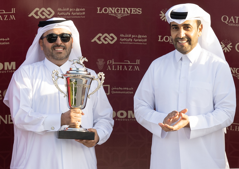 QREC Chairman Issa bin Mohammed Al Mohannadi crowned winners of the Premium Maiden Cup. PICTURES: JUHAIM/QREC