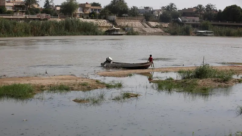 A boy sits in a boat in Tigris River in Baghdad, Iraq June 4, 2018. (Reuters)
