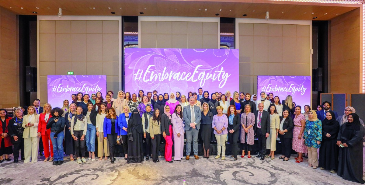 H E Dr Sheikha Aisha bint Faleh Al Thani, Founder and Chairperson of Al Faleh Educational Holding, with participants of the conference. 