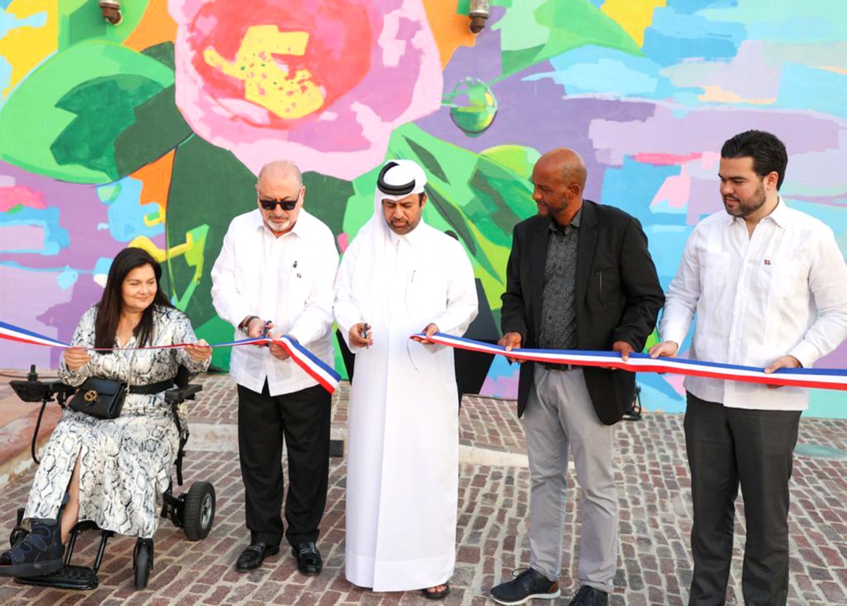 Katara General Manager Prof. Dr. Khalid bin Ibrahim Al Sulaiti (centre), Ambassador of the Dominican Republic to Qatar, H E Georges Bahsa Hazim (second left), artist Jerson Jimenez (second right), along with other officials during the inauguration of ‘Bayabihe Rose’ mural.