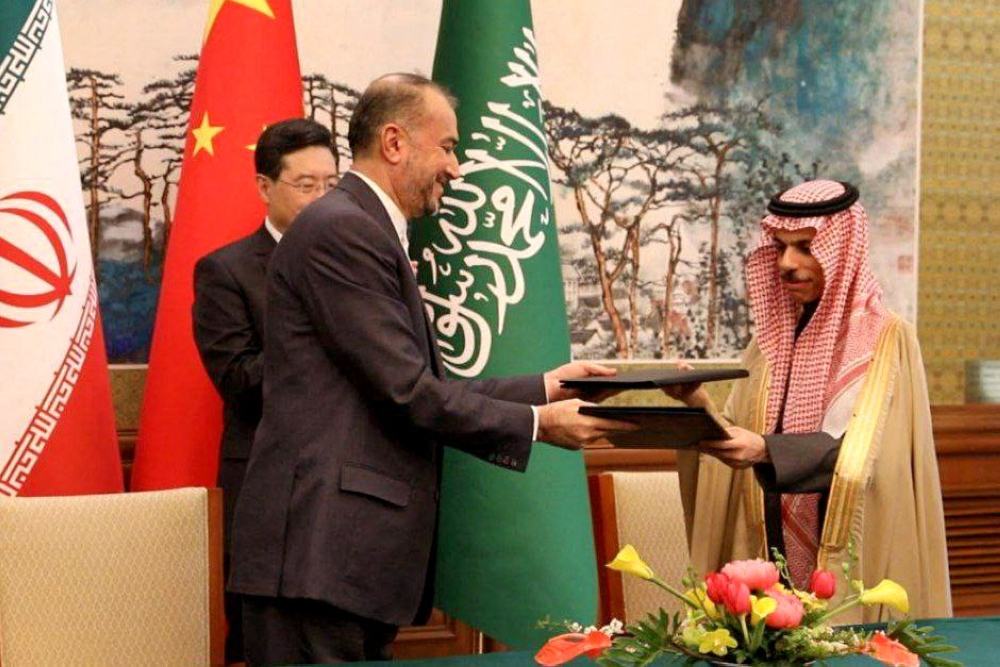 This handout picture provided by the Iranian foreign ministry shows Iran's Foreign Minister Hossein Amir-Abdollahian (2nd L) shaking hands with Saudi Foreign Affairs Minister Prince Faisal bin Farhan (R) exchange folders next to Chinese Foreign Minister Qin Gang (L) during a meeting in Beijing on April 6, 2023. (Photo by Iranian Foreign Ministry / AFP) 