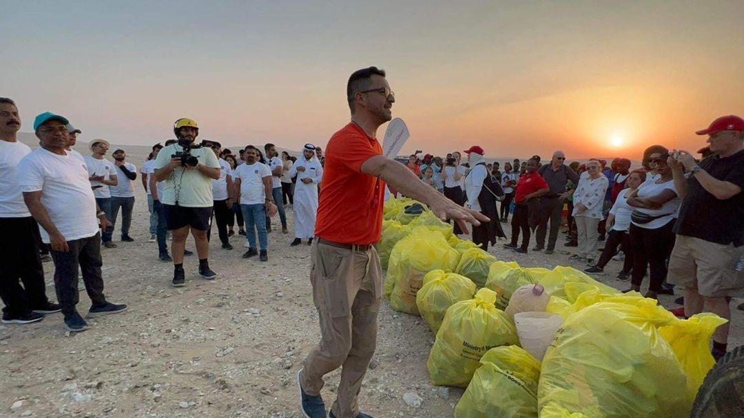 Director of Doha Environmental Actions Project (DEAP), Jose Saucedo, and others during a clean-up exercise. 