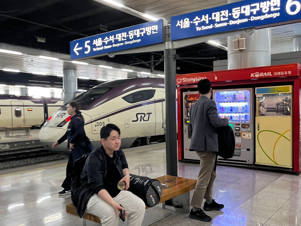 The two high speed trains SRT (above) and KTX as seen at train stations in South Korea. Pics: Anisha Bijukumar / The Peninsula