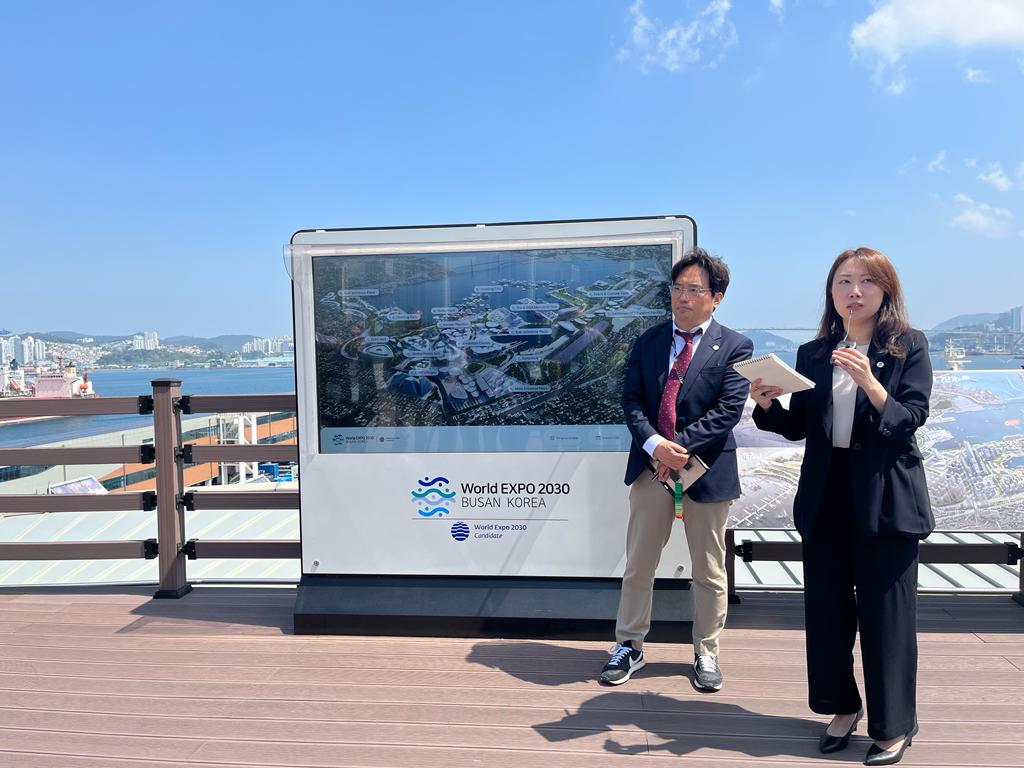 Officials explaining the development work.