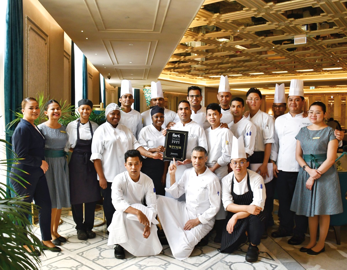 Novecento staff with the 'Best Dessert Parlour' award.