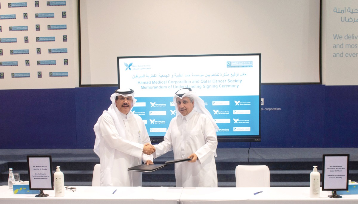 Chief of Health Facilities Development and Acting Chief of Business Services at HMC, Hamad Nasser Abdulla Al Khalifa; and Chairman of the Qatar Cancer Society, Sheikh Dr. Khalid bin Jabor Al Thani during the agreement signing ceremony.