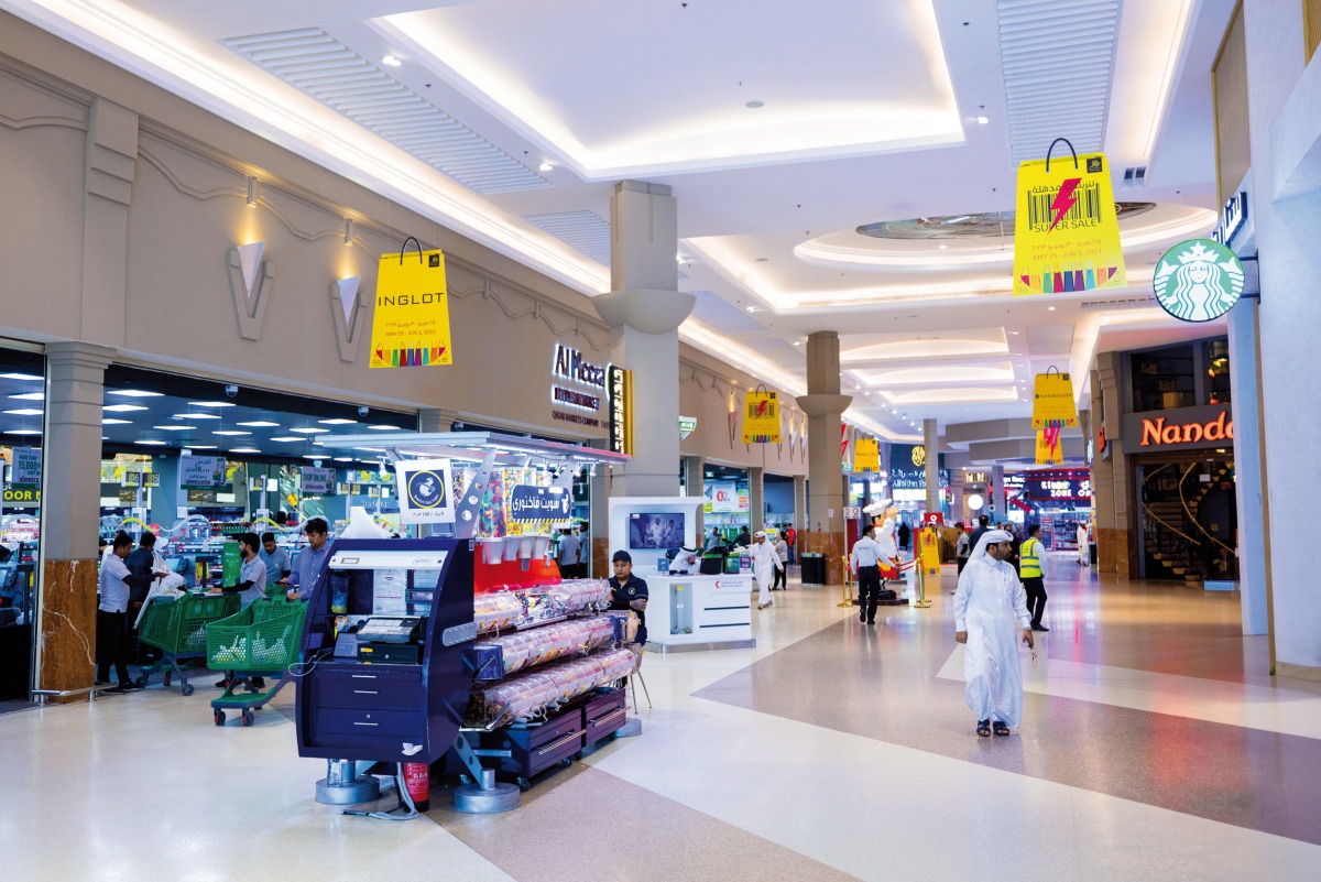 Shoppers at Hyatt Plaza during the campaign.