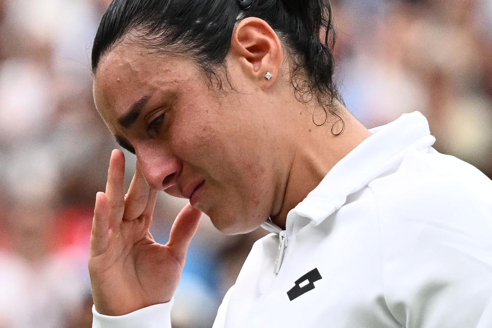 Second-placed Tunisia's Ons Jabeur cries after receiving her prize during the ceremony following her defeat in the women's singles final tennis match against Czech Republic's Marketa Vondrousova on the thirteenth day of the 2023 Wimbledon Championships at The All England Lawn Tennis Club in Wimbledon, southwest London, on July 15, 2023. (Photo by SEBASTIEN BOZON / AFP)