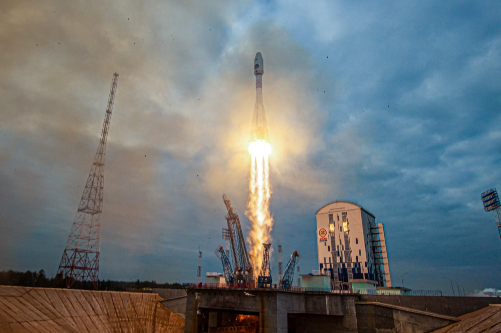 In this handout picture taken and released by the Russian Space Agency Roscosmos on August 11, 2023, a Soyuz 2.1b rocket with the Luna-25 lander blasts off from the launch pad at the Vostochny cosmodrome, some 180 km north of Blagoveschensk, in the Amur region. (Photo by Handout / Russian Space Agency Roscosmos / AFP)