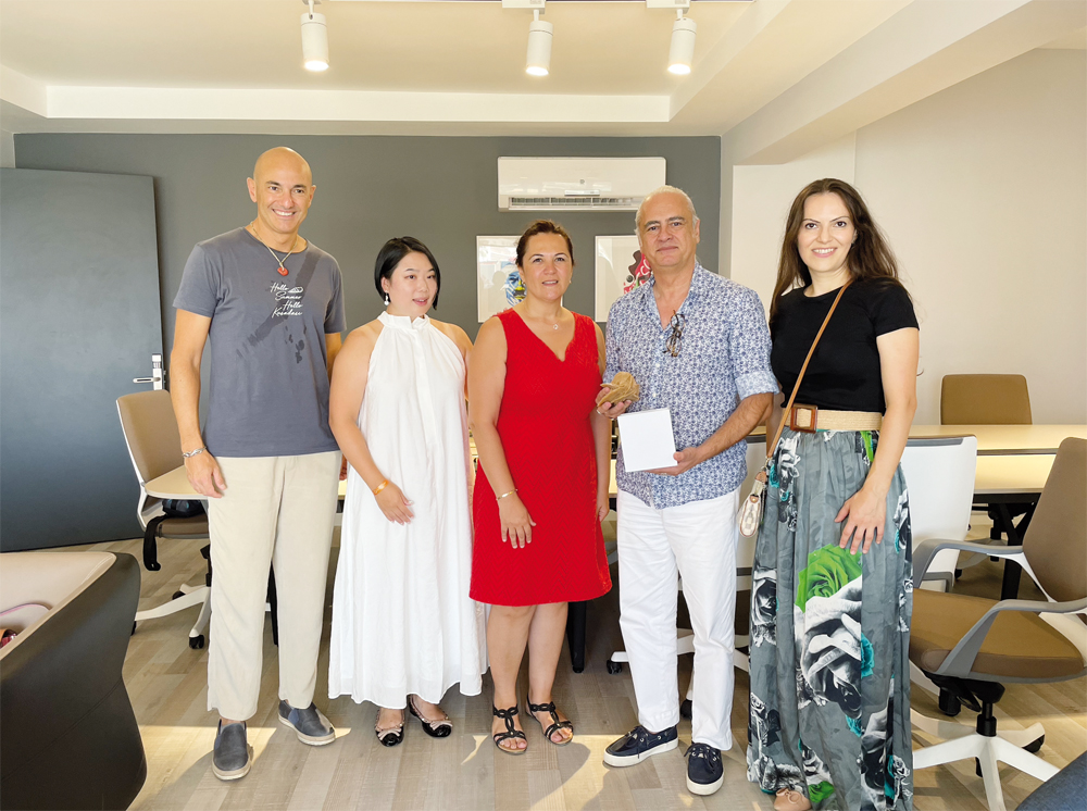 CineMoon Ensemble members present the Desert Rose to KUSAV Chairman of the Board, Levent Köylü (second right). PIC: Joelyn Baluyut/The Peninsula