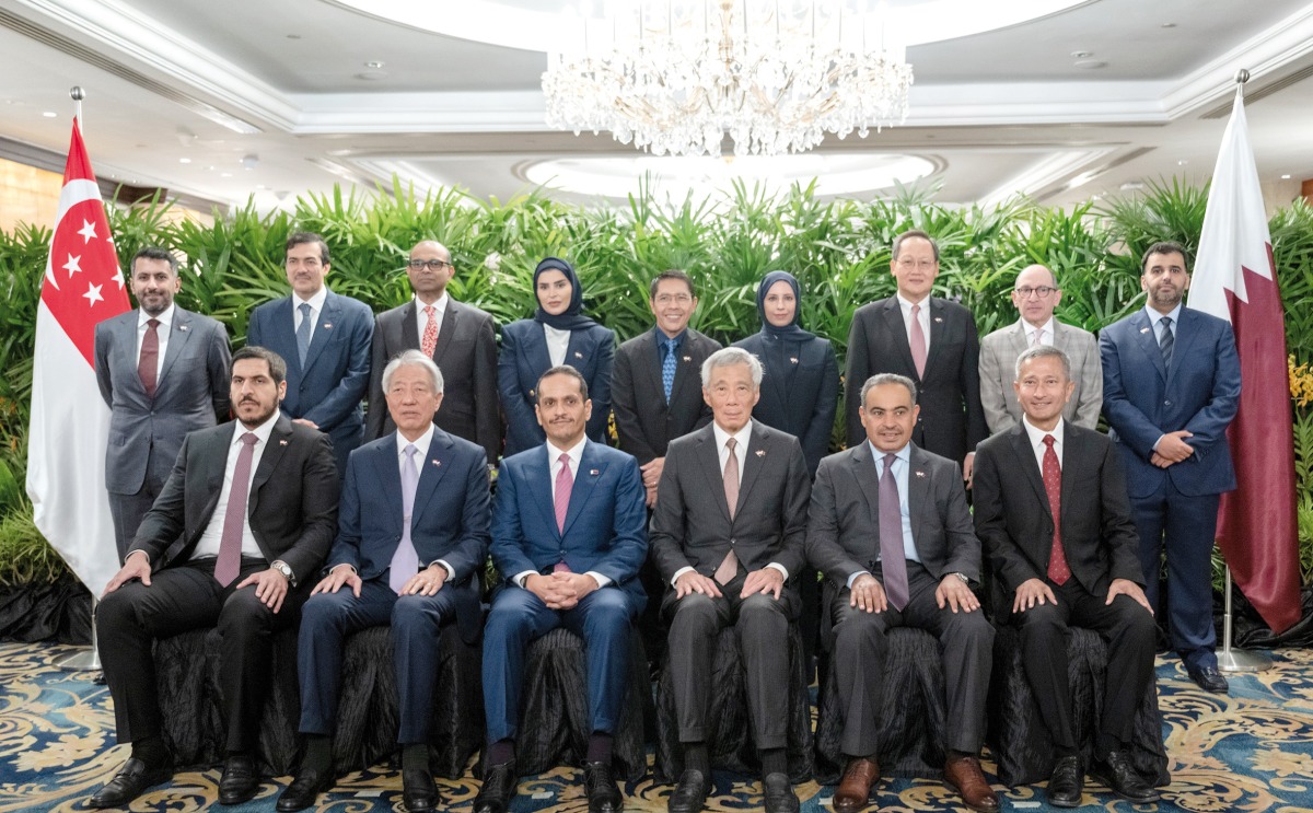 Prime Minister and Minister of Foreign Affairs H E Sheikh Mohammed bin Abdulrahman bin Jassim Al Thani (third left) and Prime Minister of Singapore H E Lee Hsien Loong (third right) with other ministers and officials from the two countries on the occasion of Qatar-Singapore High-Level Joint Committee meeting in Singapore yesterday.
