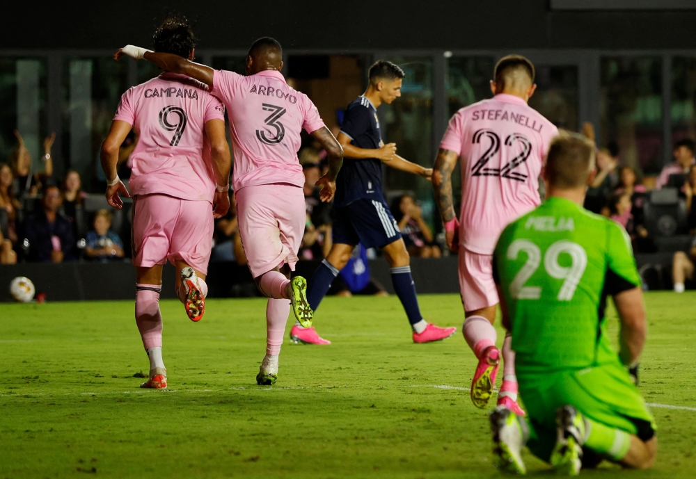 Leonardo Campana #9 of Inter Miami CF celebrates his goal in the first half with teammates as Tim Melia #29 of Sporting Kansas City looks on at DRV PNK Stadium on September 09, 2023 in Fort Lauderdale, Florida. Cliff Hawkins/Getty Images/AFP 