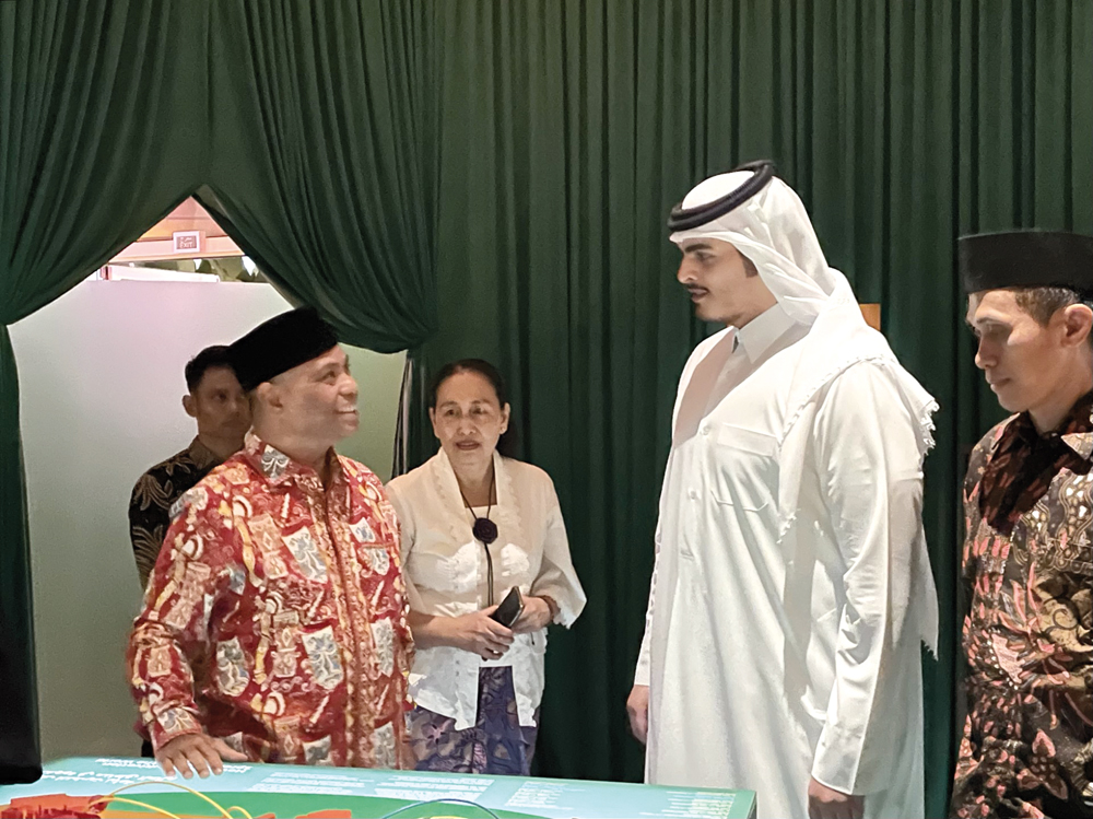 National Museum of Qatar Director, Sheikh Abdulaziz Al Thani (right); Ambassador of Indonesia to Qatar, H E Ridwan Hassan (left); and other officials during the opening of the exhibition.