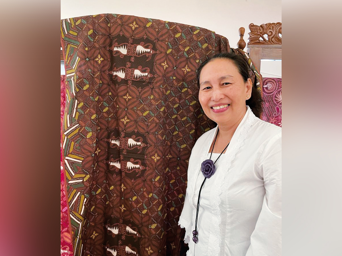 Yori Nooraini Atmadi Hartati showcasing her Qahwa batik design motif. PIC: Joelyn Baluyut