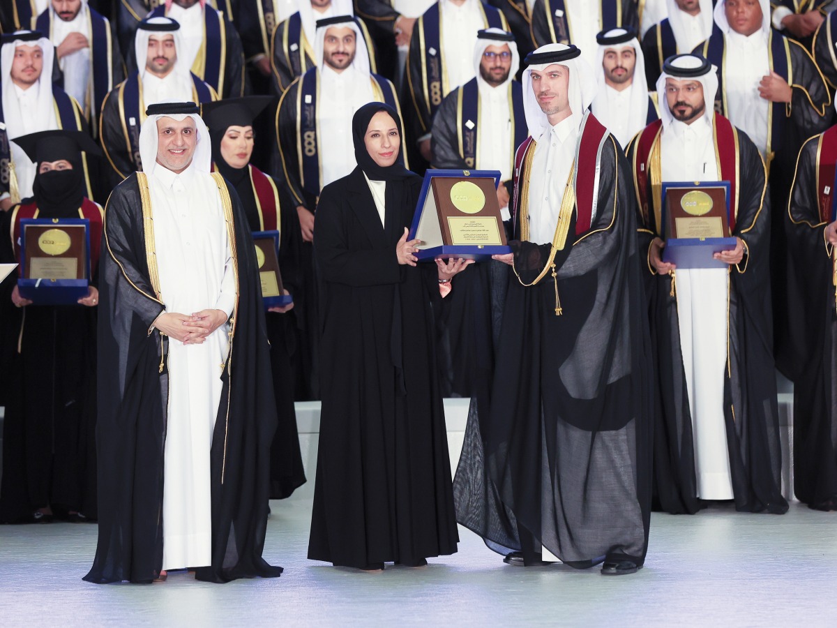 Minister of Education and Higher Education H E Buthaina bint Ali Al Jabr Al Nuaimi honouring a graduate. CCQ President Dr. Khalid Mohamed Al Horr (left) is also seen. 