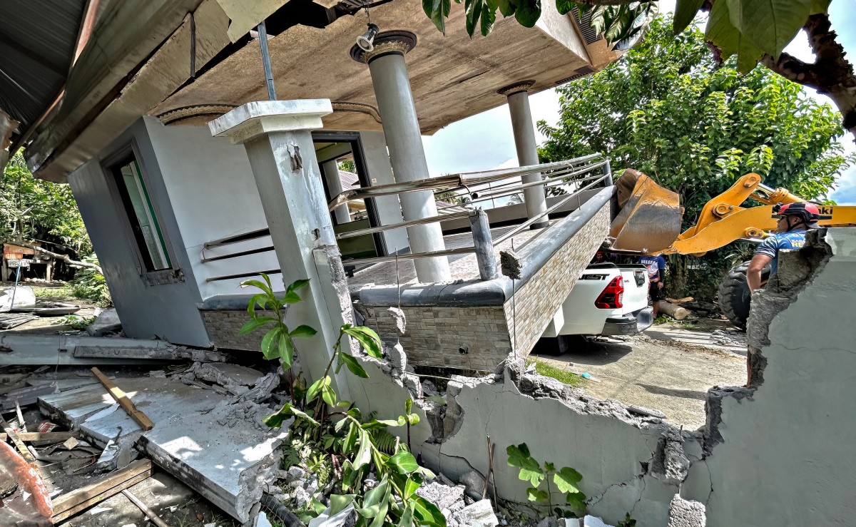 This photo taken on November 19, 2023 shows a damaged house in the town of Malapatan, Sarangani province, after a 6.7-magnitude earthquake struck the province. Photo by AFP