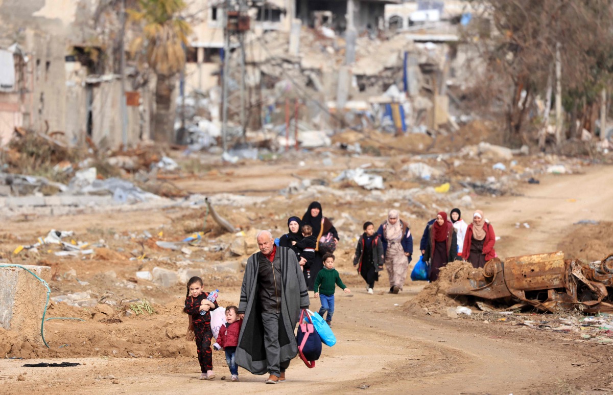 Palestinians fleeing the north walk along the Salaheddine road in the Zeitoun district on the southern outskirts of Gaza City yesterday.