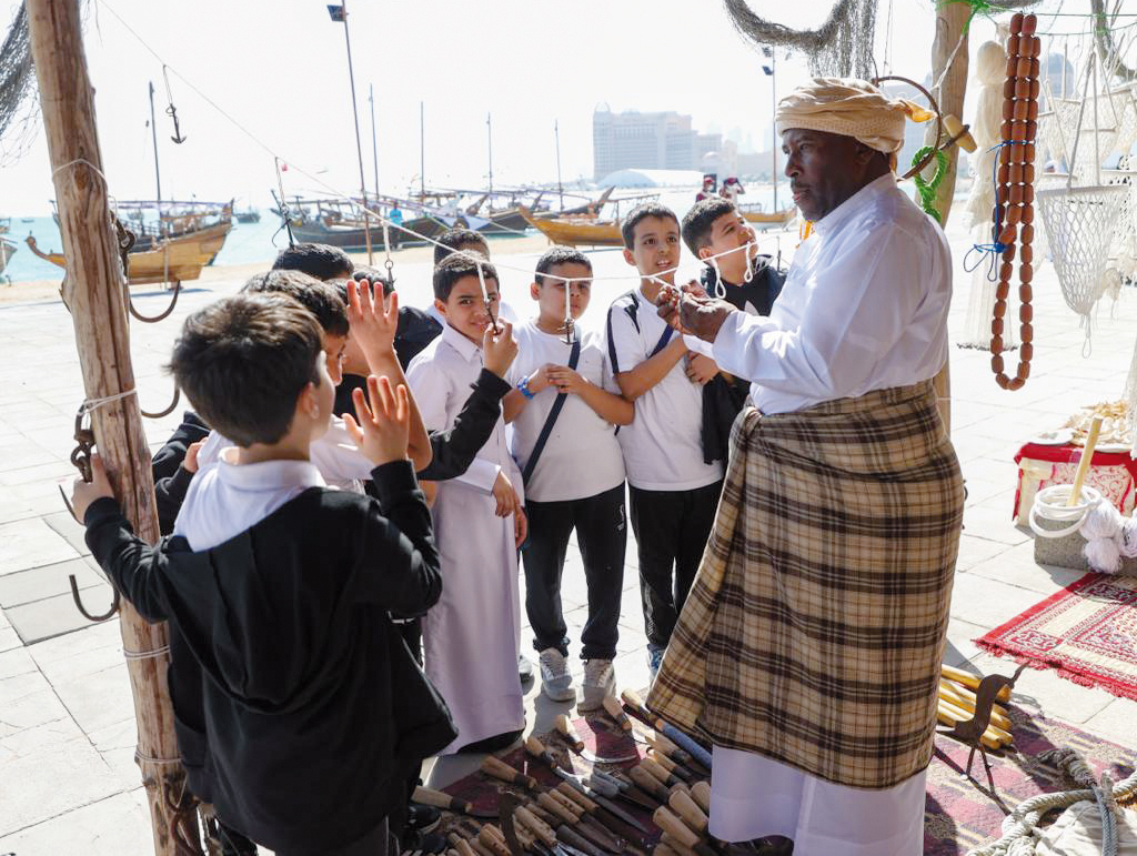 Students learn about the tools used in fishing and pearl diving.